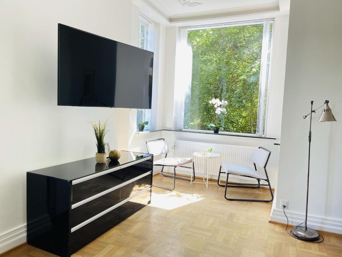 Aday - Aalborg Mansion - Open Bright Apartment With Garden Экстерьер фото