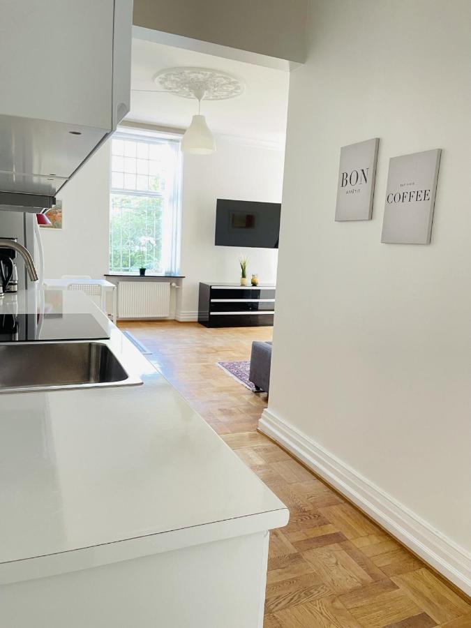 Aday - Aalborg Mansion - Open Bright Apartment With Garden Экстерьер фото
